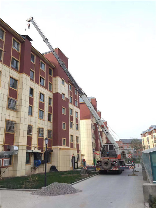 凌河区跨街广告牌的高空安装注意事项
