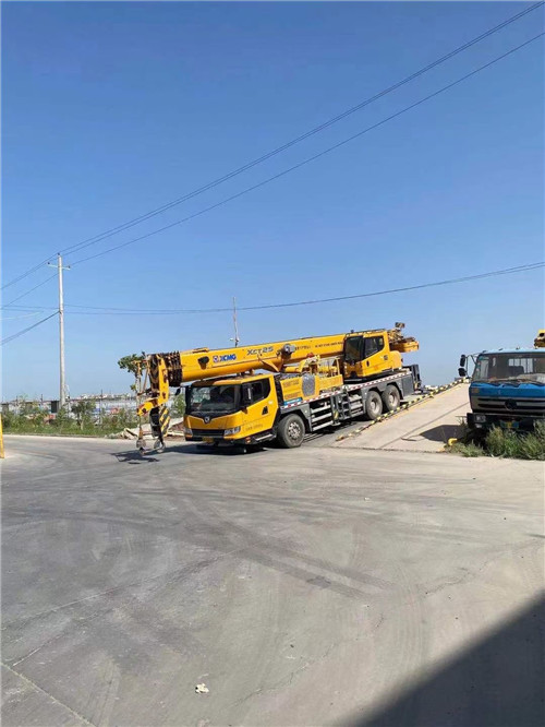 凌河区吊车作业时，可能会产生哪些额外收费项目？