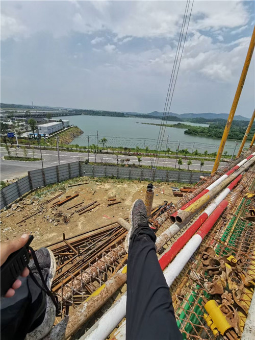 凌河区作业中发生设备损坏或人员意外，责任怎么划分？