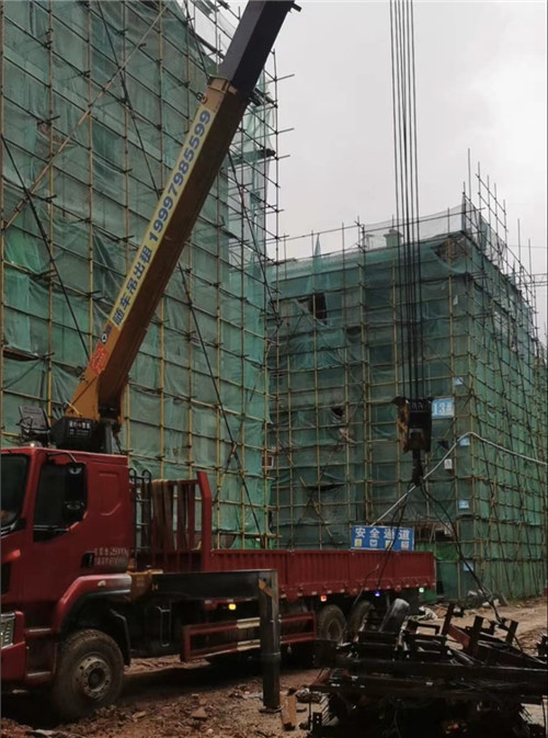 凌河区“慢工细活”—— 吊车的 “微动控制” 技术