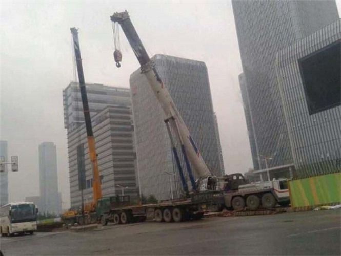 凌河区“自动找平”—— 吊车的 “平地神器” 技术