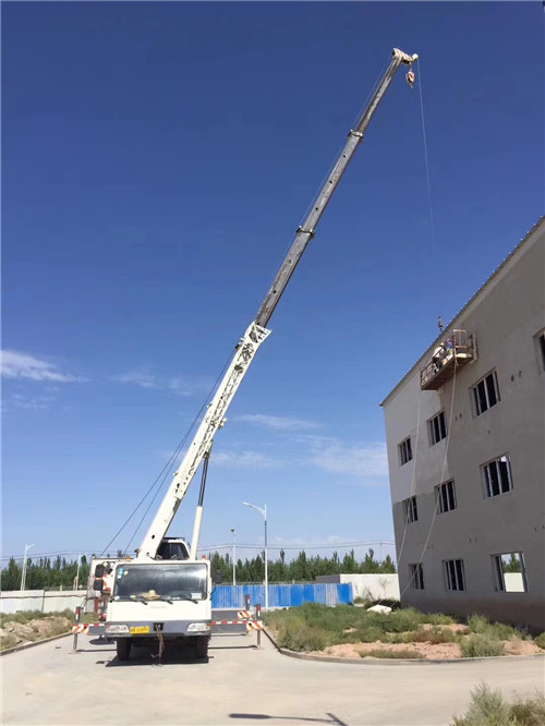 凌河区“轻装强干”—— 吊车的 “轻量化臂架” 技术