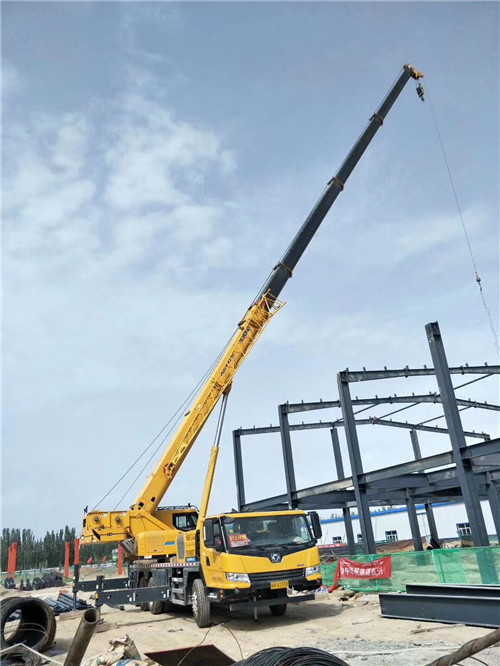 凌河区超高层建筑钢结构吊装案例